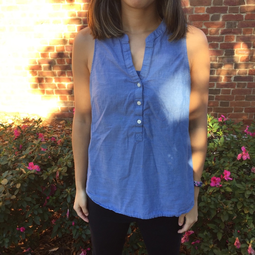 SIZE SM SLEEVELESS TOP